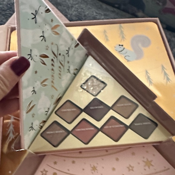 Too Faced Holiday Makeup Set Under the Christmas Tree - Picture 4 of 6